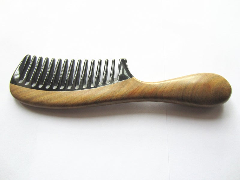 Myhsmooth Gb-yb-mt Wide Tooth Handmade No Static Black Buffalo Horn Comb with Green Sandalwood Handle (Rounded) - Image 2
